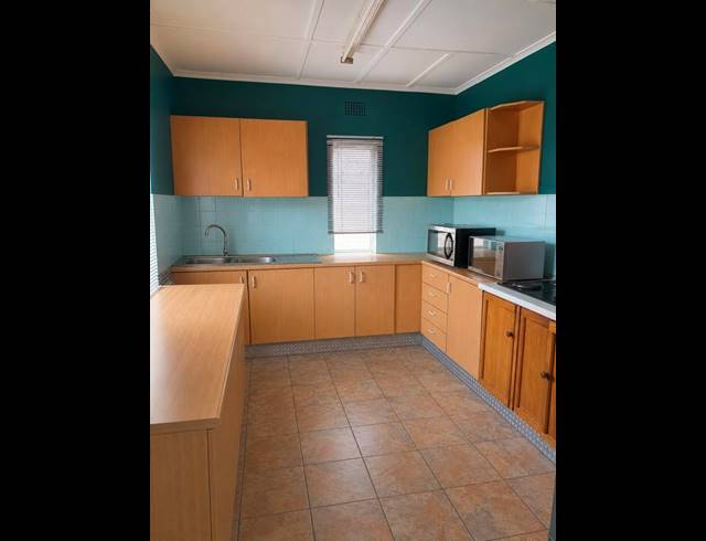 2 BEDROOM HOUSE FOR SALE IN SOUTH HILLS